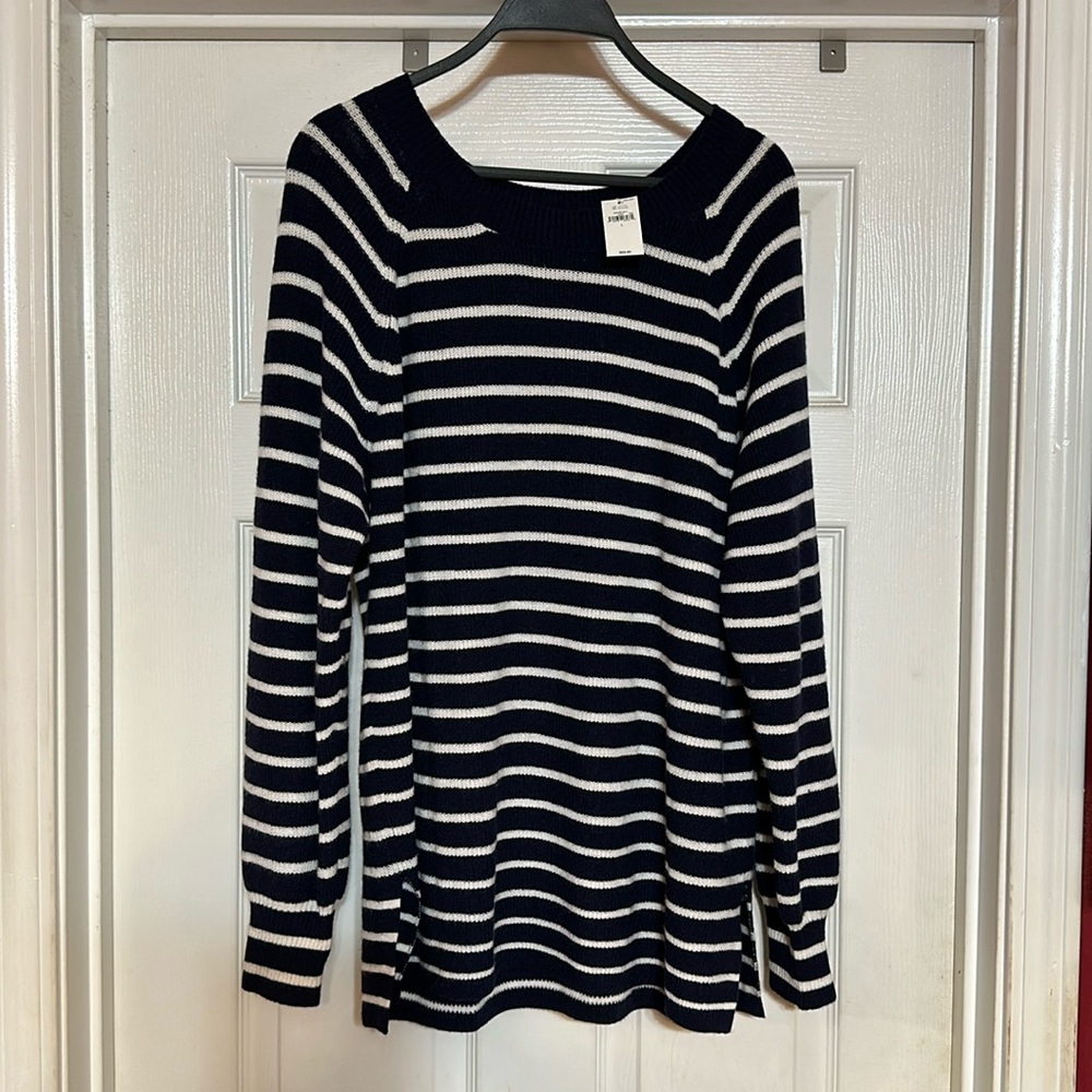 Gap women’s striped sweater